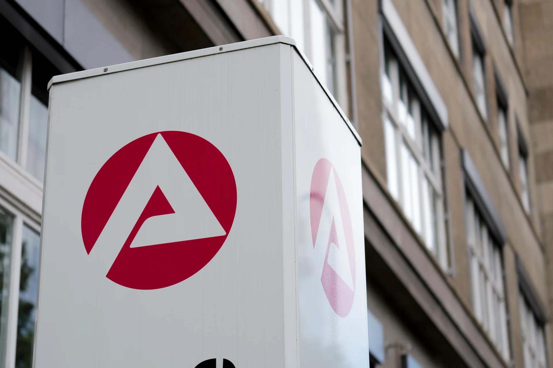 arbeitsagentur ubw lizenz shutterstock 2668163381