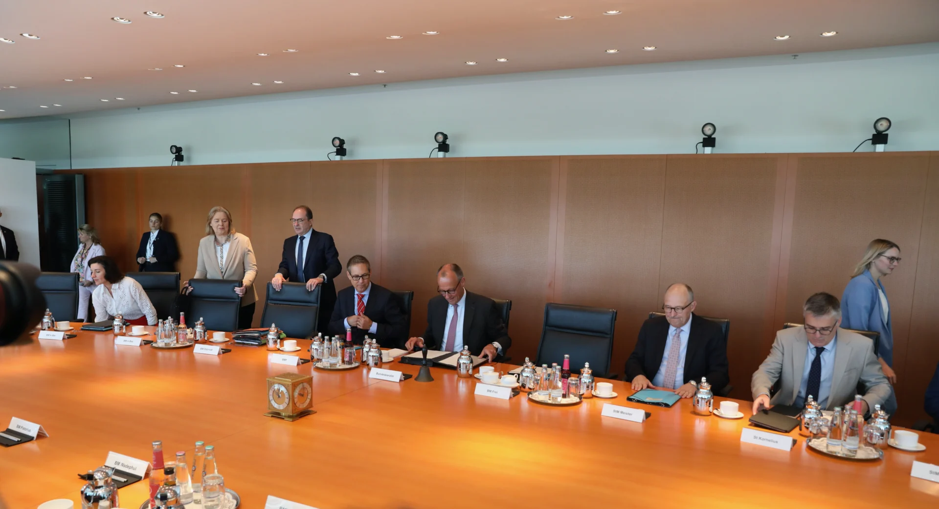 bundesregierung ubw lizenz shutterstock 2648523059