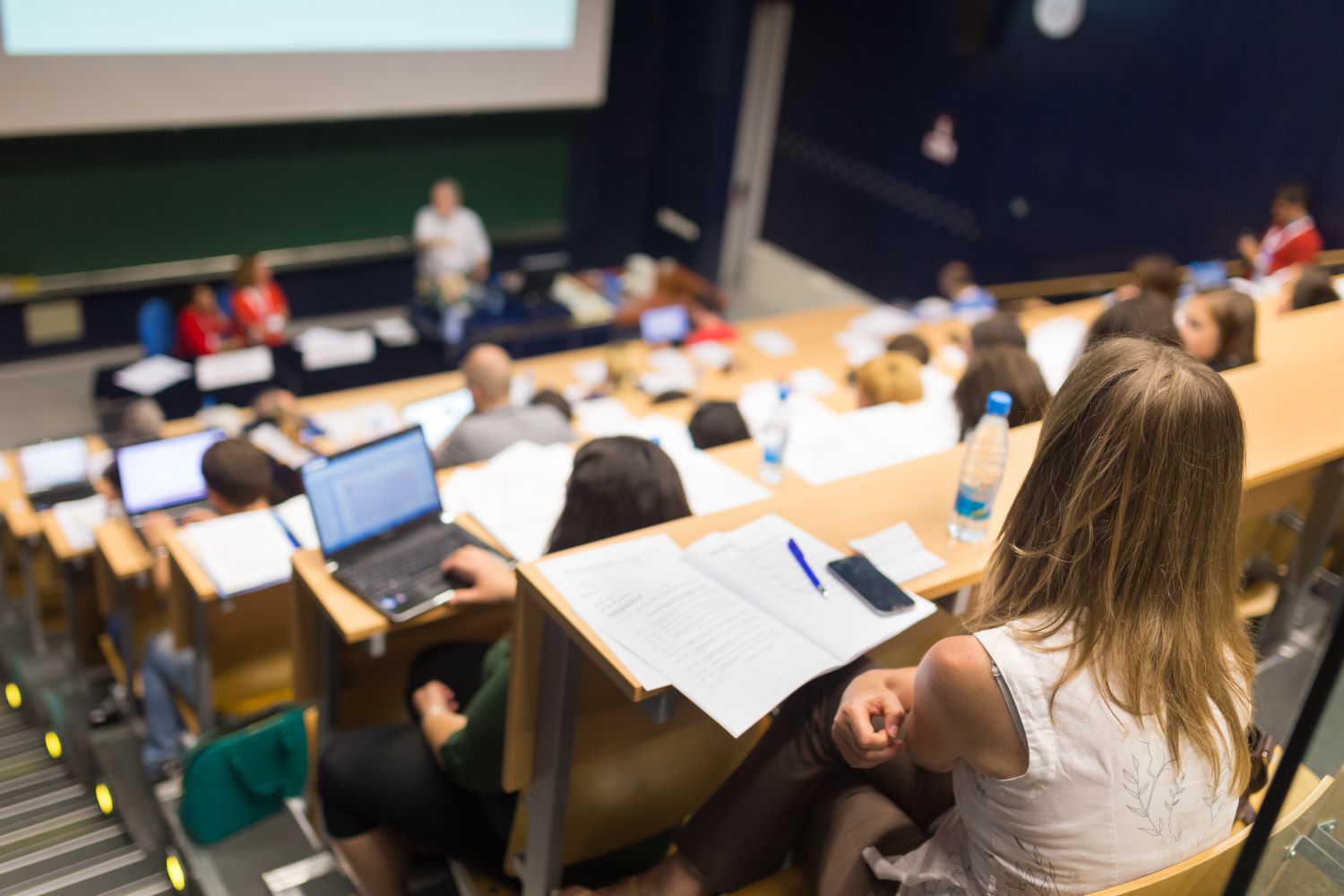 hörsaal ubw lizenz shutterstock 382353853