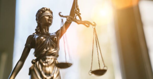 justitia shs 1493152013_UBW