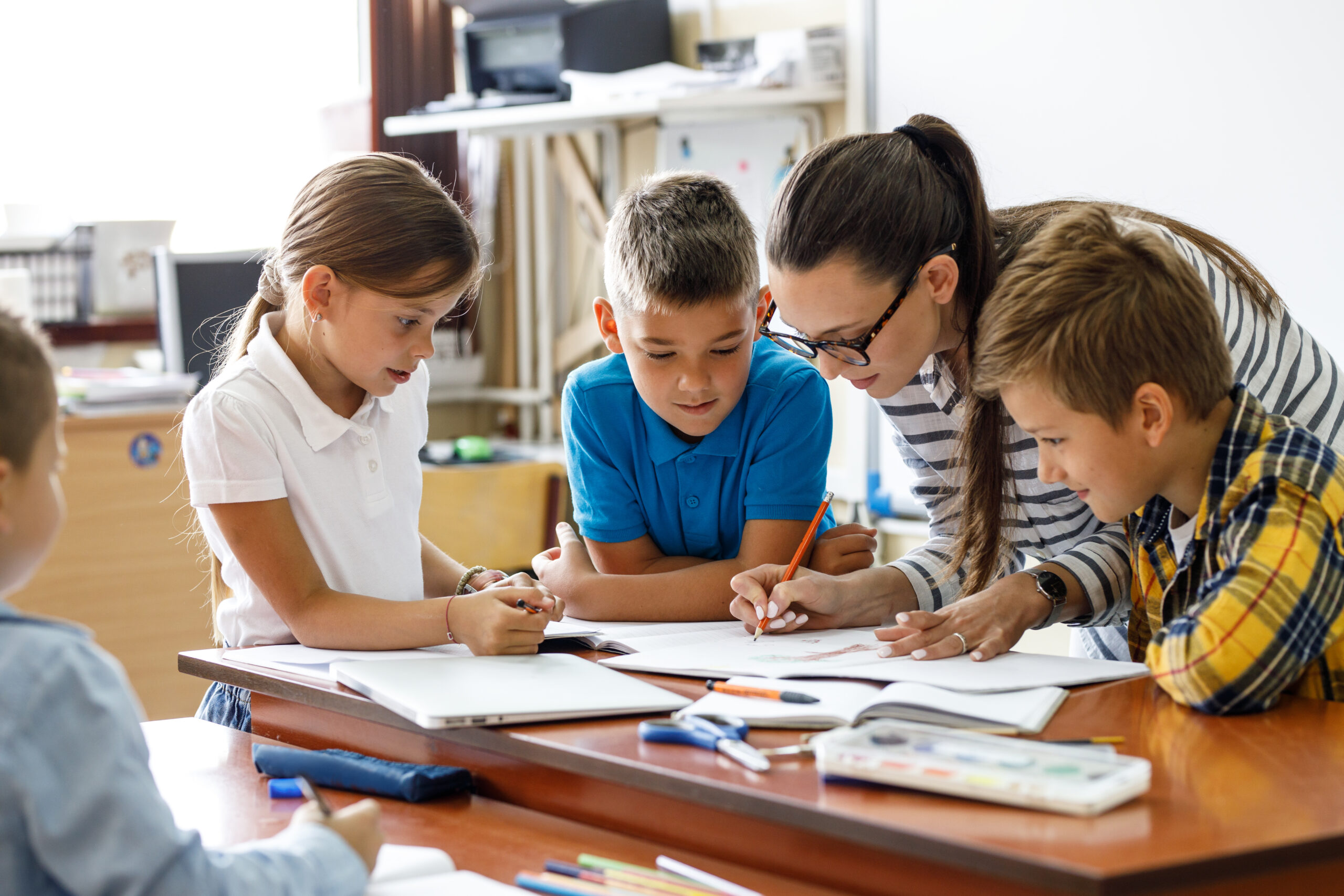 Lehrerin-UBW-Lizenz-shutterstock_1918252379